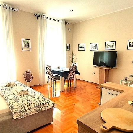 PUY Lavender - City Room With Free Parking מראה חיצוני תמונה