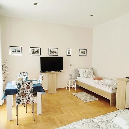 פולה Lavender - City Room With Free Parking מראה חיצוני תמונה