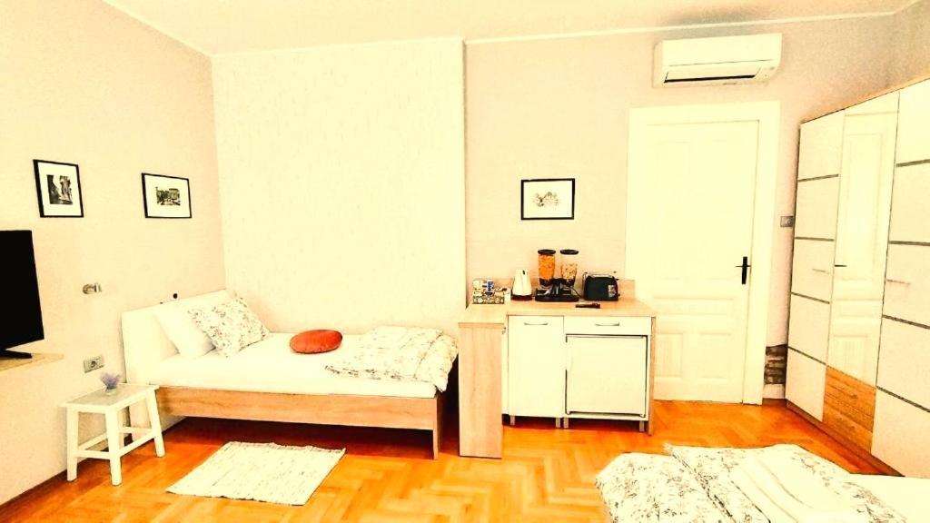 PUY Lavender - City Room With Free Parking מראה חיצוני תמונה
